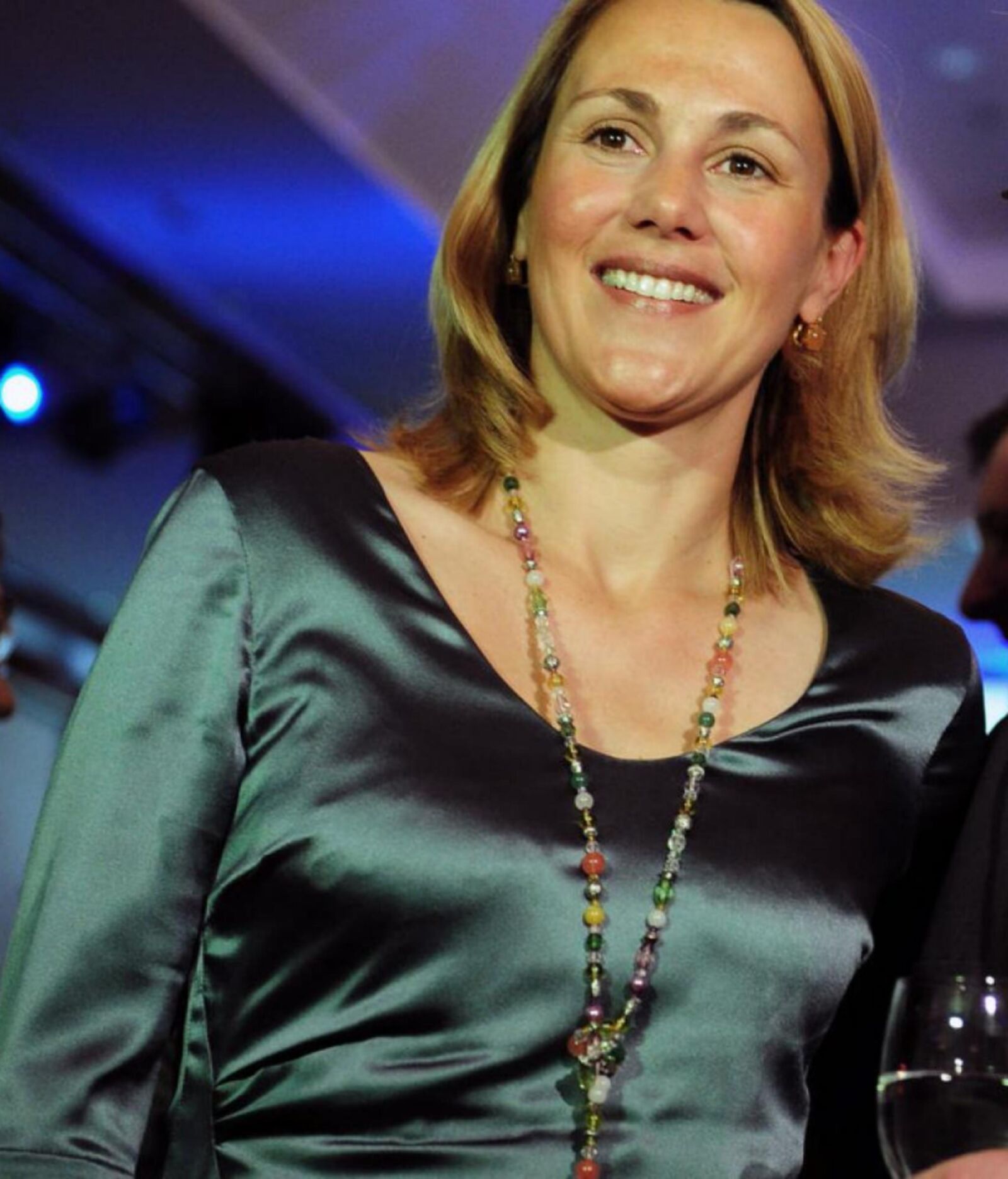 Bettina W. Gesellschaftsdame fuer Schoen Geilen Fick!