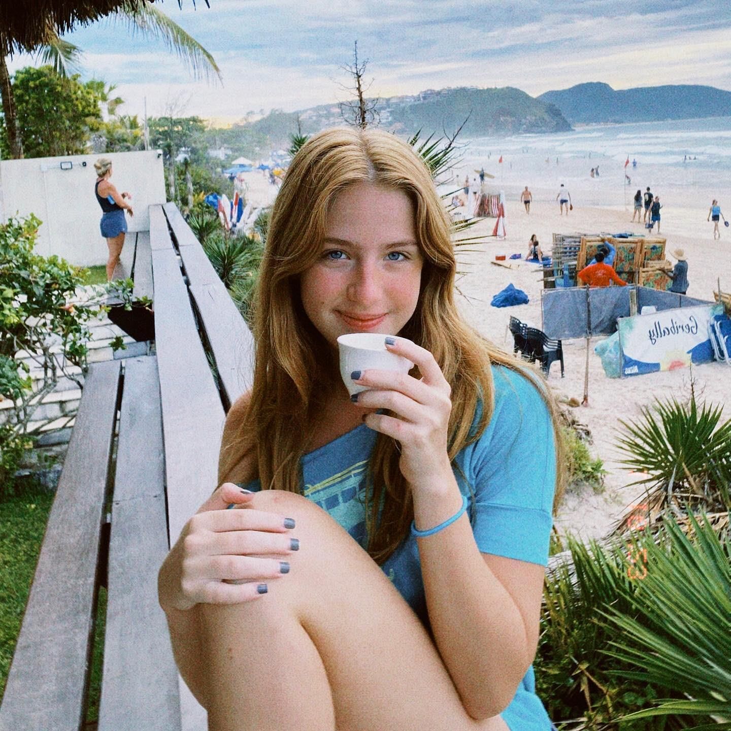 Nicolle Castro a cette ambiance de fille d'à côté