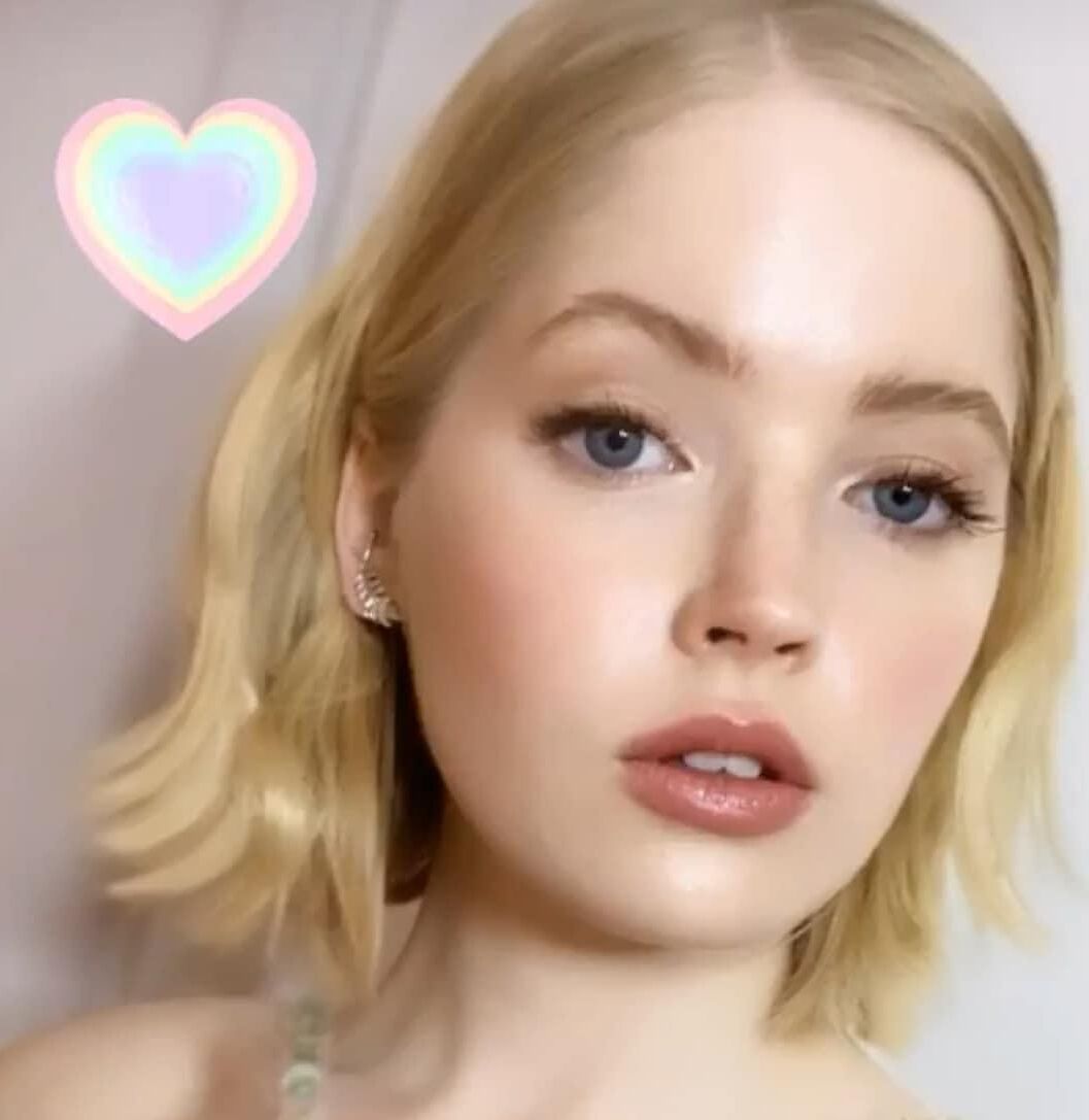 Ellie Bamber tão bonita
