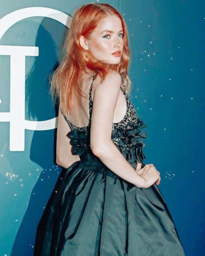 Ellie Bamber tão bonita