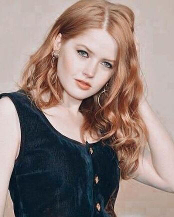 Ellie Bamber tão bonita