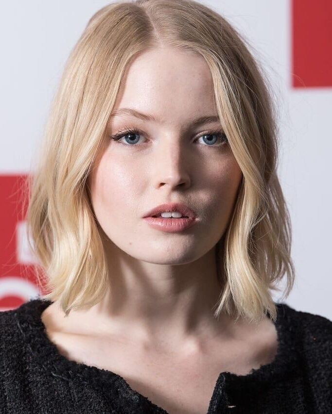 Ellie Bamber tão bonita
