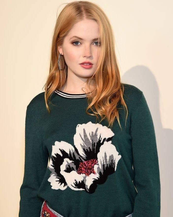 Ellie Bamber tão bonita
