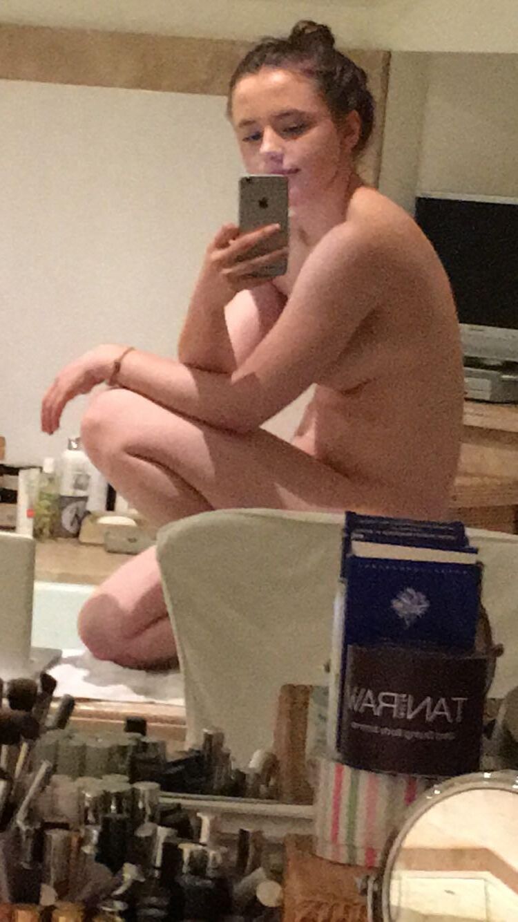 Lily Mo Sheen Vaks Sexy