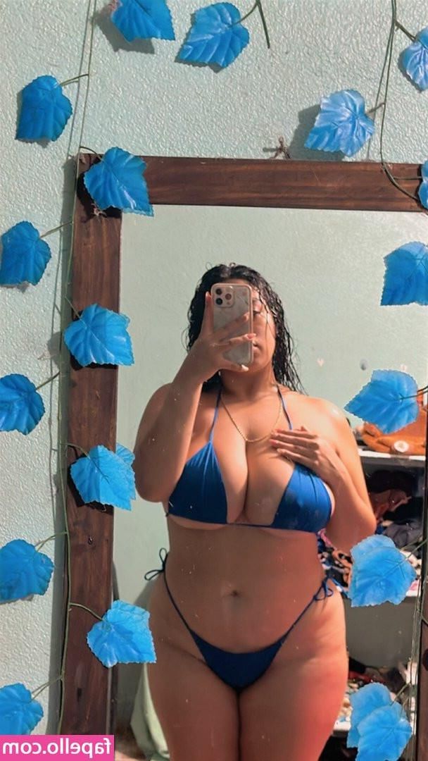 巨大な乳房、ルクミニ・ムネラを備えた愚かな巨乳ティット