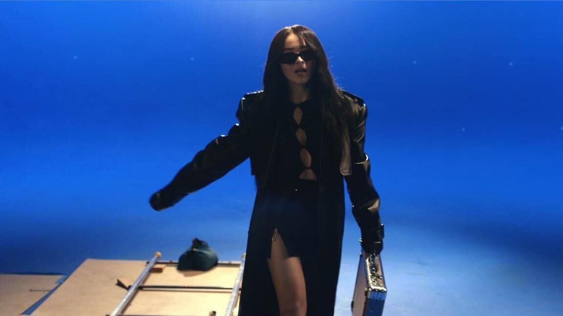 Sabrina Carpenter Fast Times (Stills y BTS)