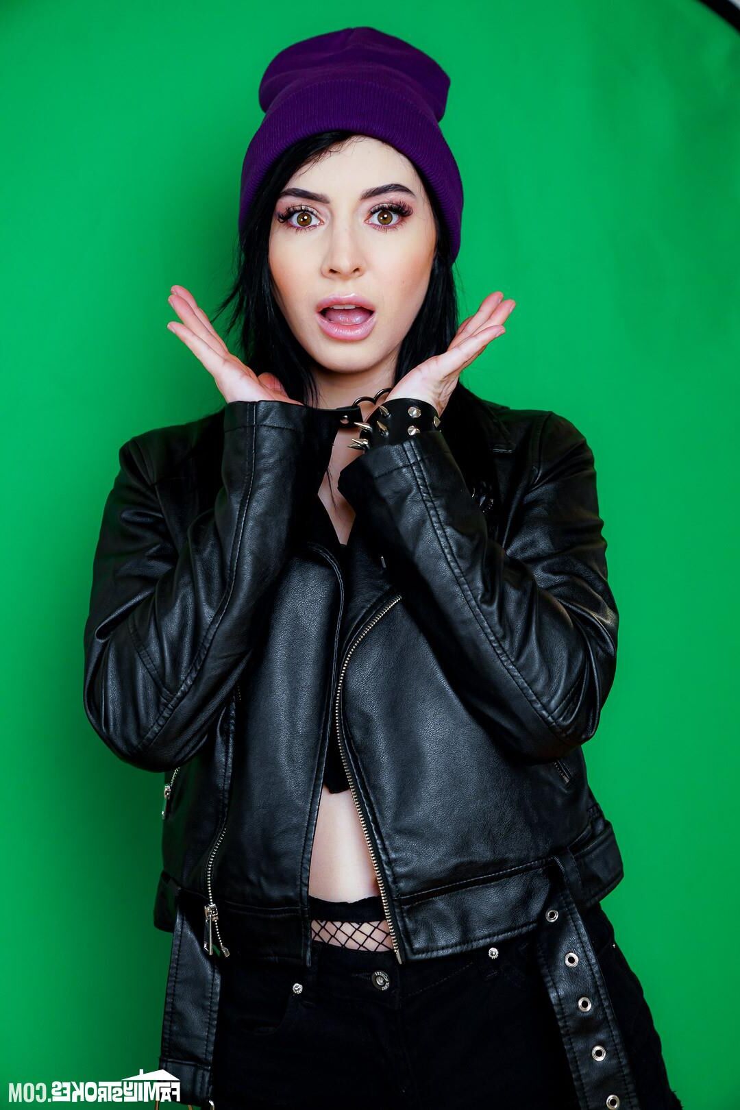  Summer Renee yo, Raven Lane yo The War for His Attention