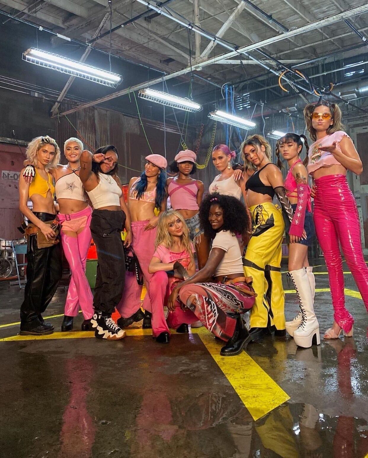 Sabrina Carpenter Fast Times (Stills y BTS)