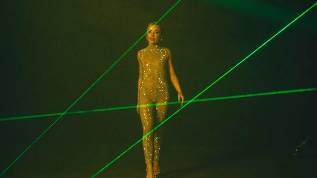 Sabrina Carpenter Fast Times (Stills y BTS)