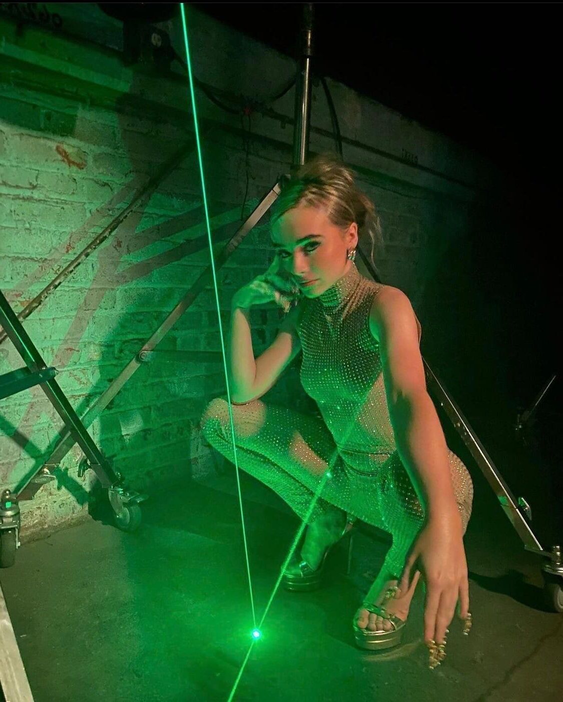 Sabrina Carpenter Fast Times (Stills y BTS)