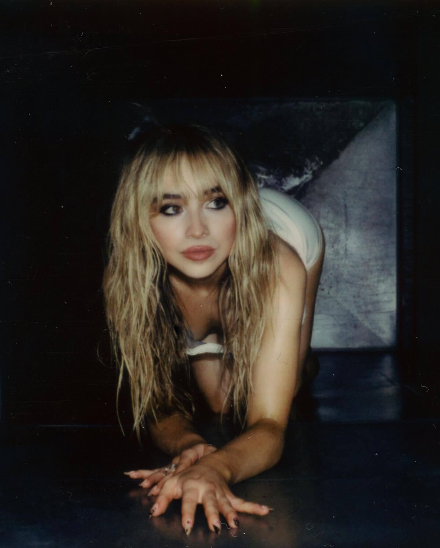 Sabrina Carpenter Fast Times (Stills y BTS)