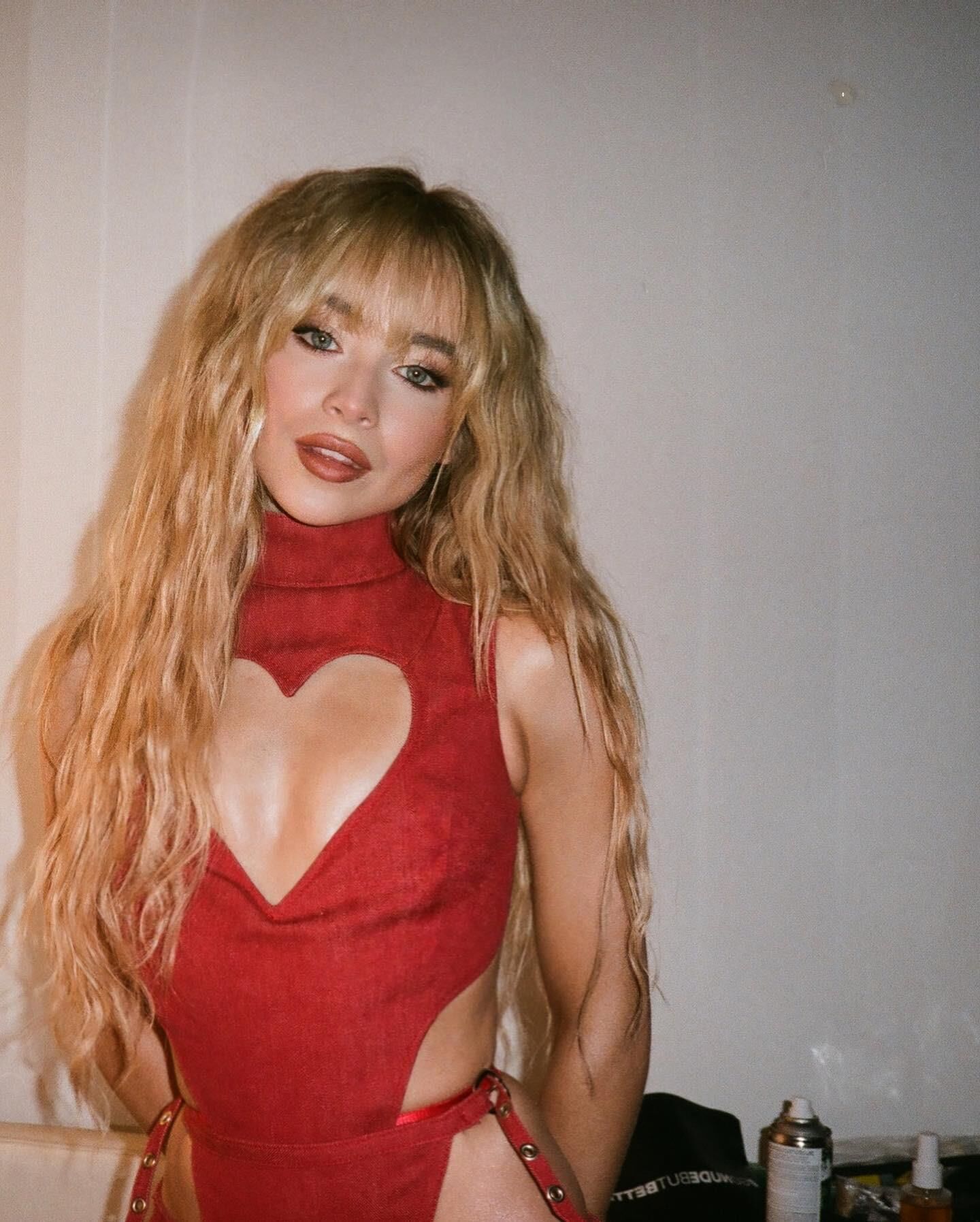 Sabrina Carpenter Fast Times (Stills y BTS)