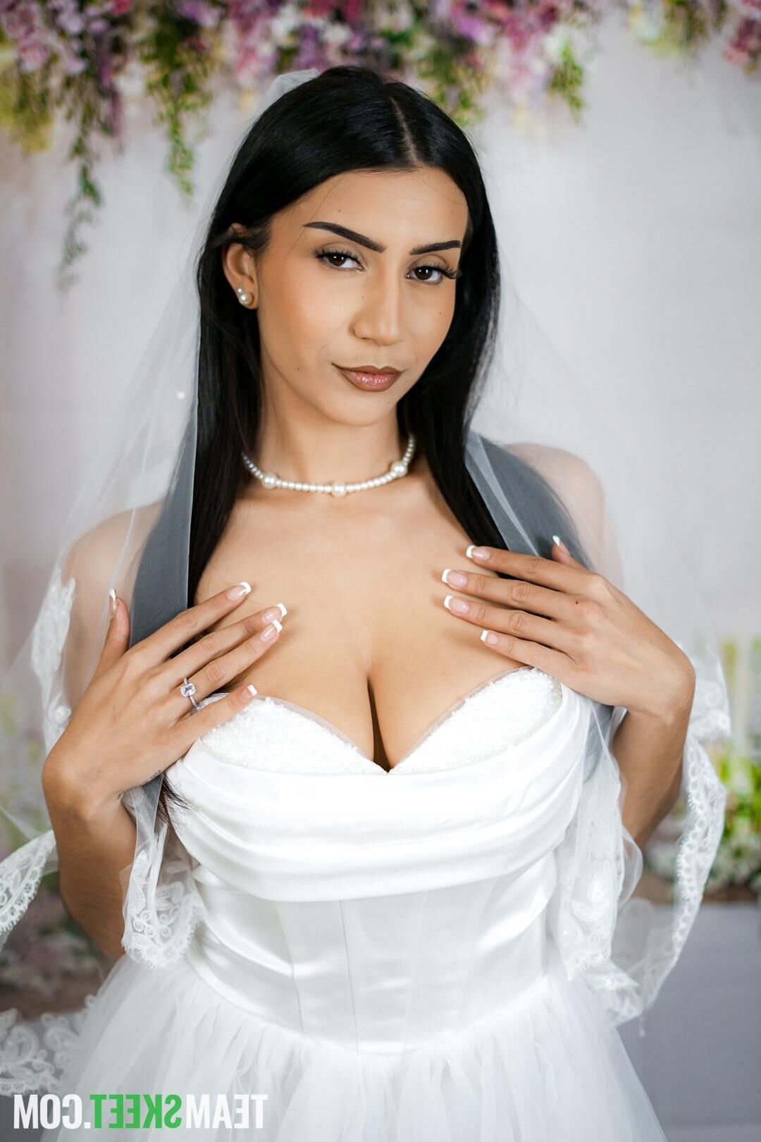  Roxie Sinner yo is Desperate to Get Pounded