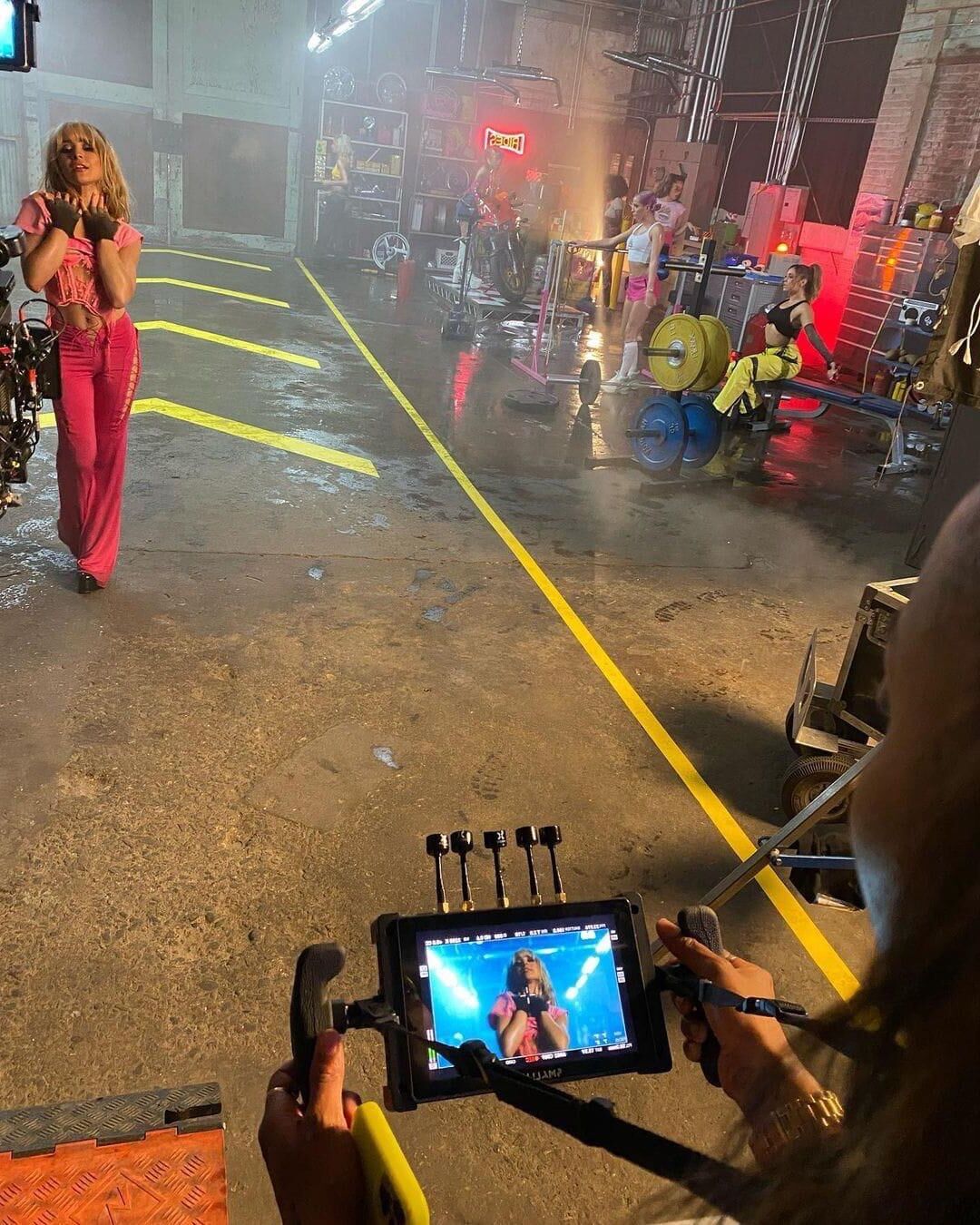 Sabrina Carpenter Fast Times (Stills y BTS)