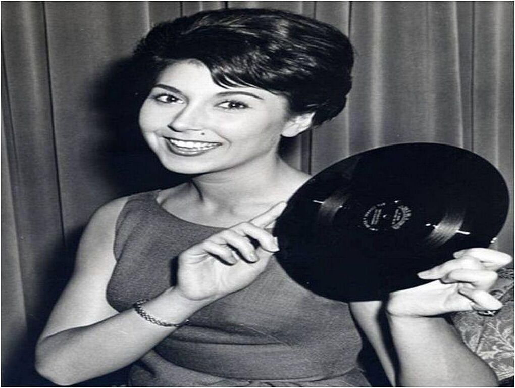 ANITA HARRIS