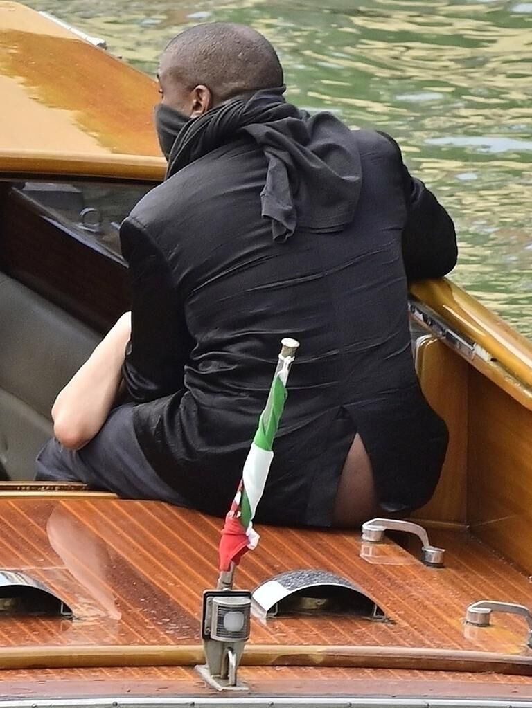 Bianca Censori: Ausstellungswissenschaftler auf dem roten Teppich, mit freundlicher Genehmigung von Kanye West