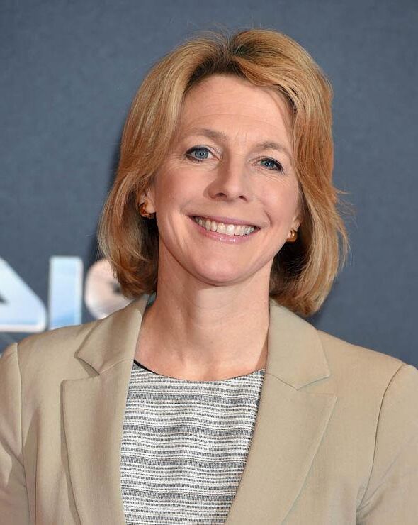 Hazel Irvine Cum auf ihrem Gesicht