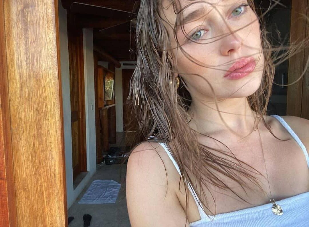 Alycia Debnam Carey hot lady
