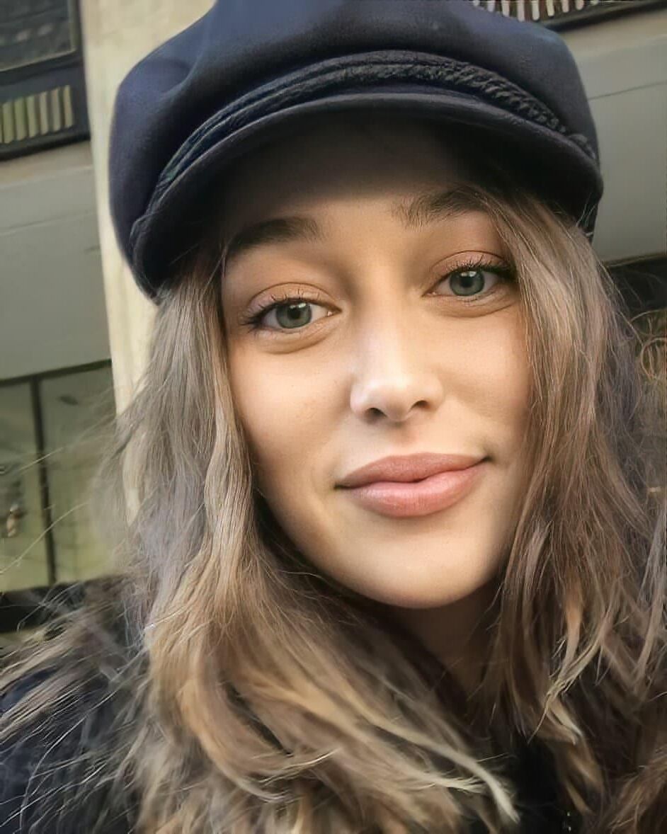 Alycia Debnam Carey hot lady