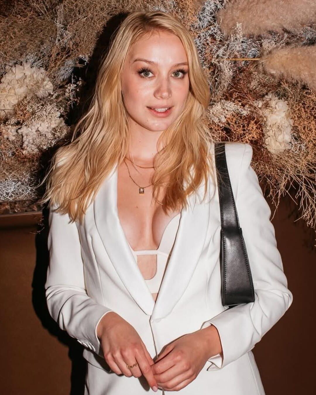 Anna Kaderavkova ( )