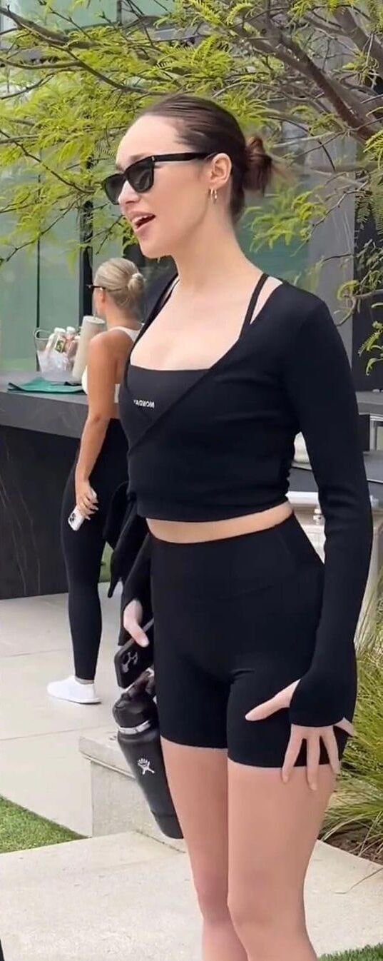 Alycia Debnam Carey hot lady