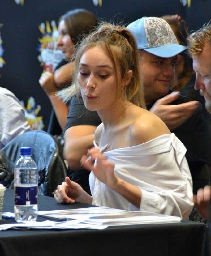 Alycia Debnam Carey hot lady