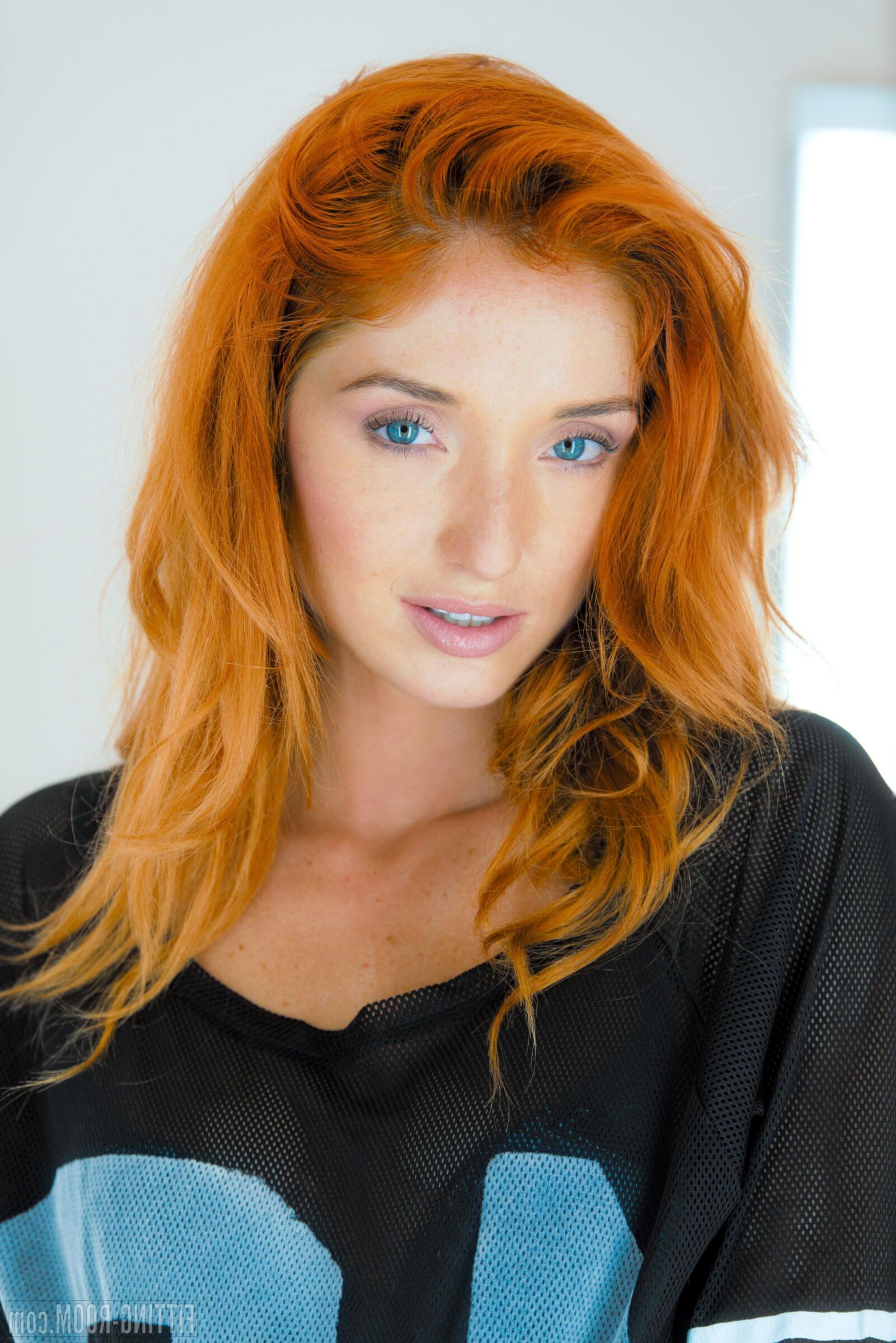 Random The Red Fox (Michelle H) non nude 