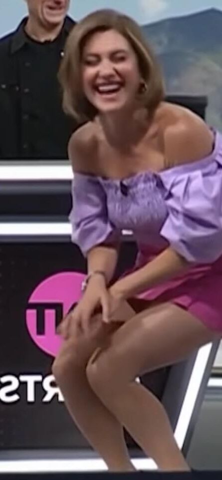 イギリスのスポーツテレビの痴女Orla Chennaouiは性交のように熱く見えます