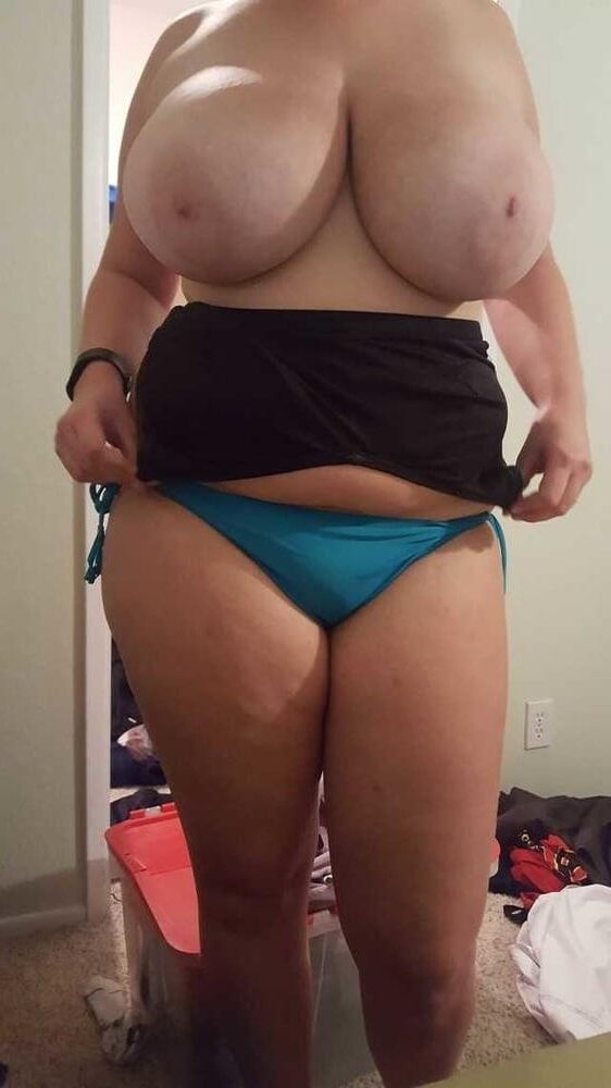 大きな乳輪、大きなおっぱい、乳首。