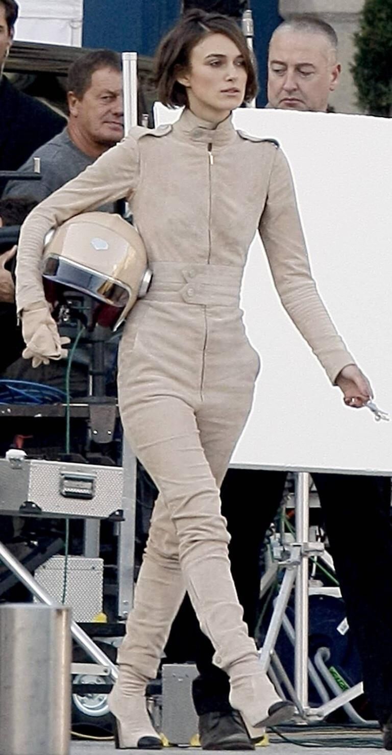 Keira Knightley Hot Teasing Outfit