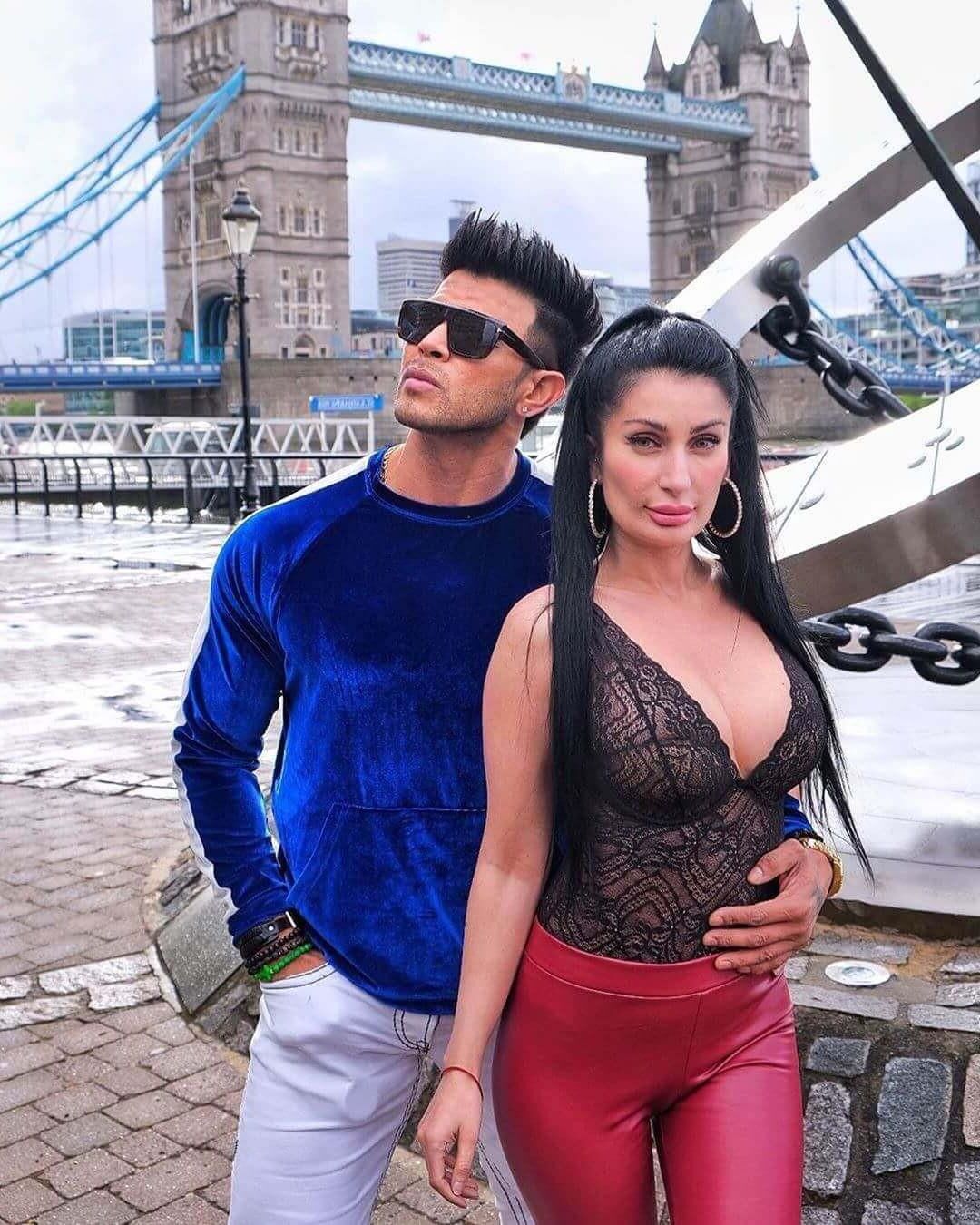 Nude Iraner geborene norwegische Schauspielerin und Model Negar Khan