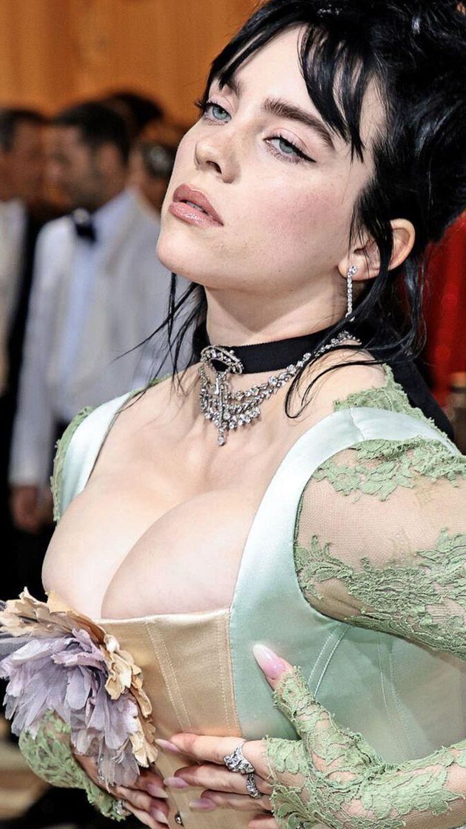 billie eilish titcow