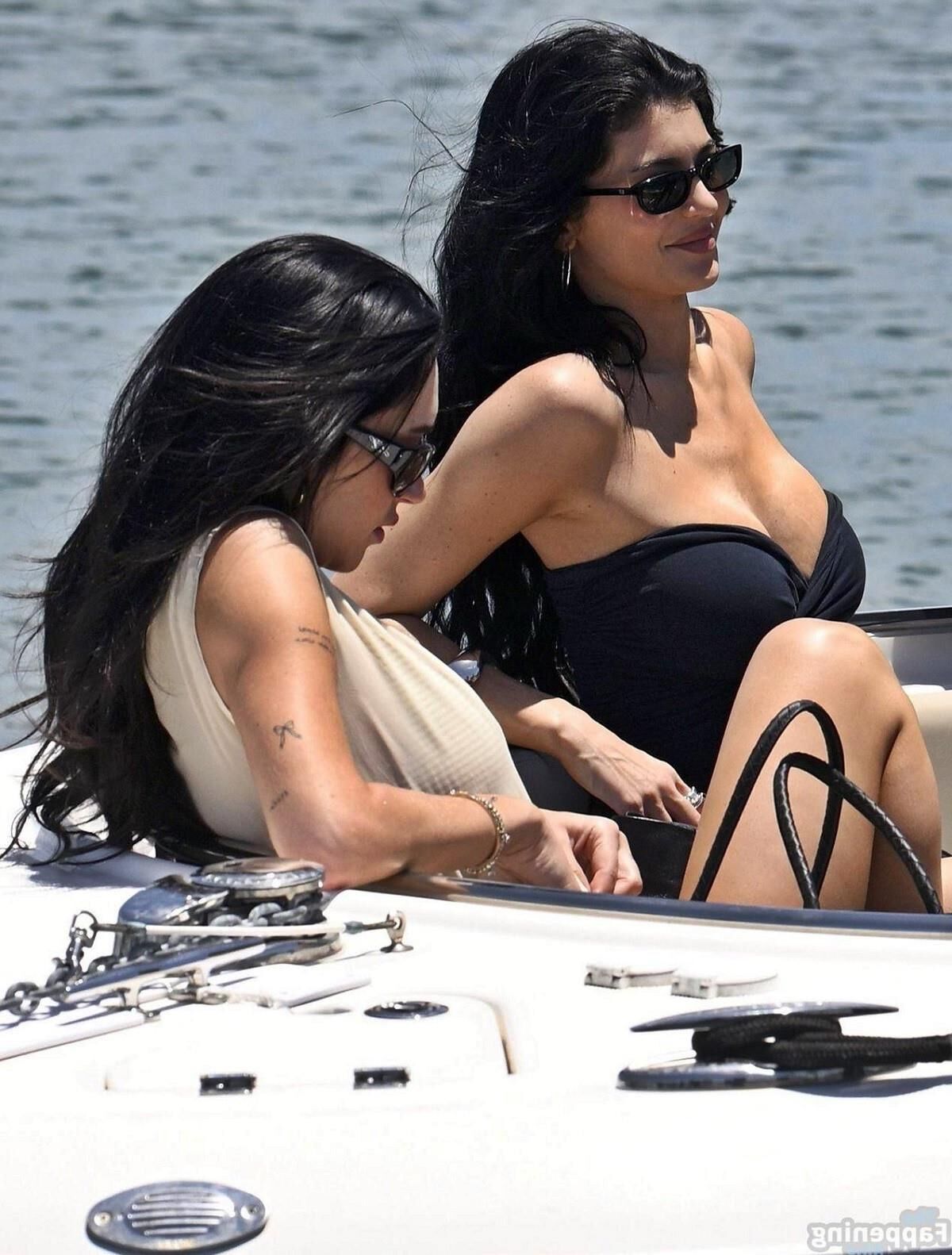 Celebrity Cleavage 