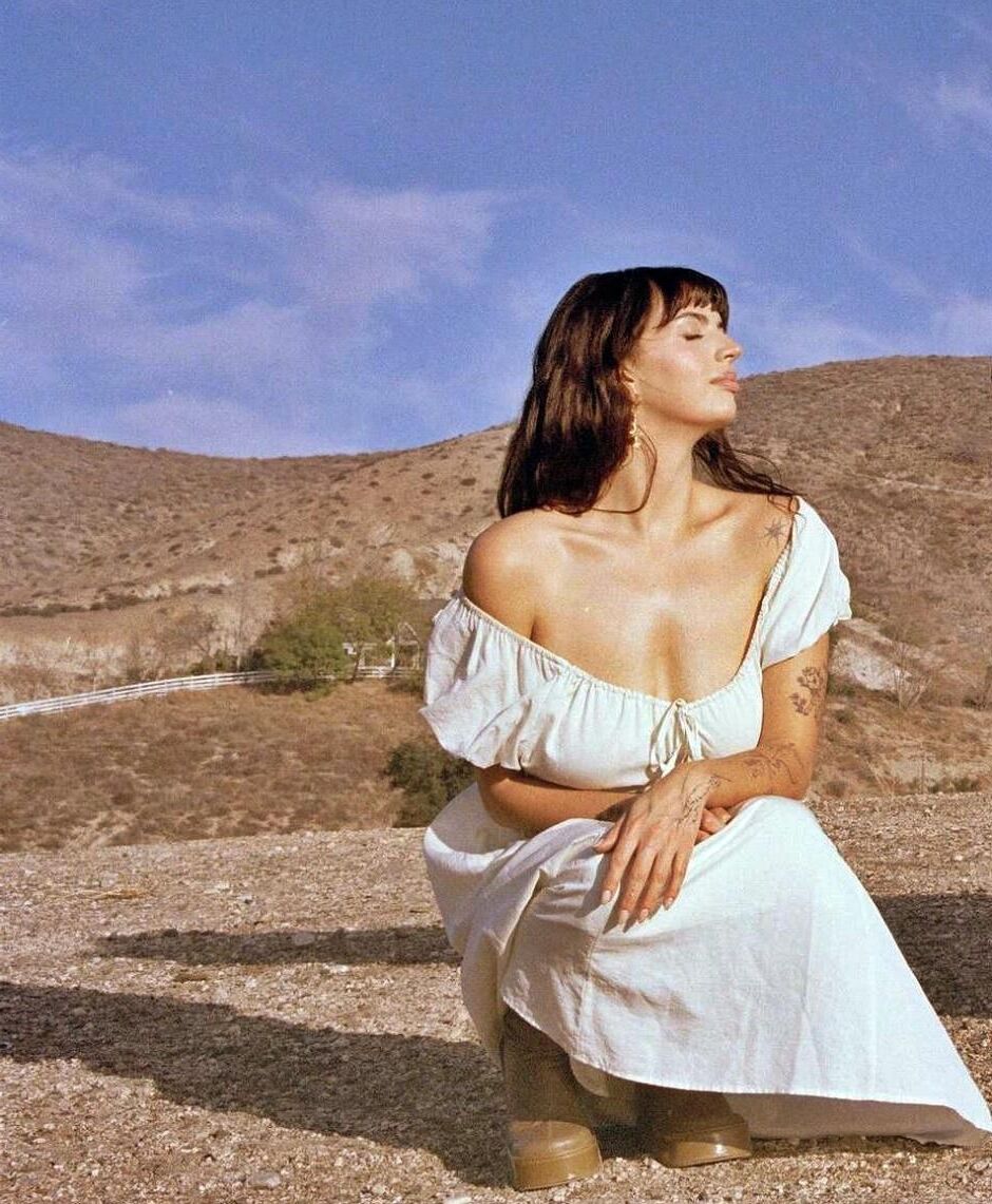 Celebrity Cleavage 