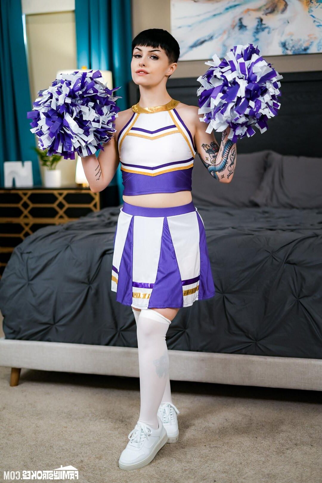 Raee Ripley yo Tomboy to Cheerleader, Turning My Stepsister 