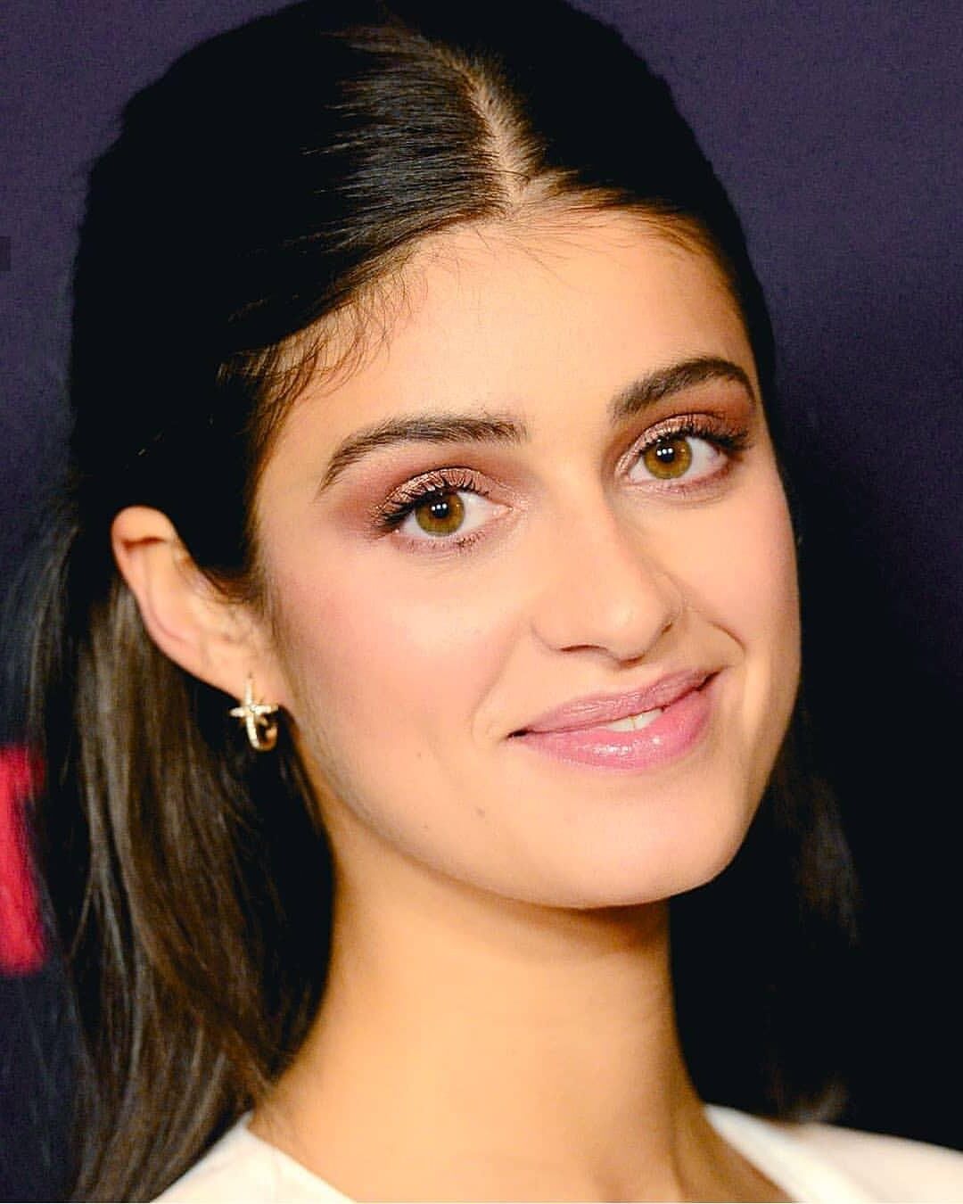 Anya Chalotra 