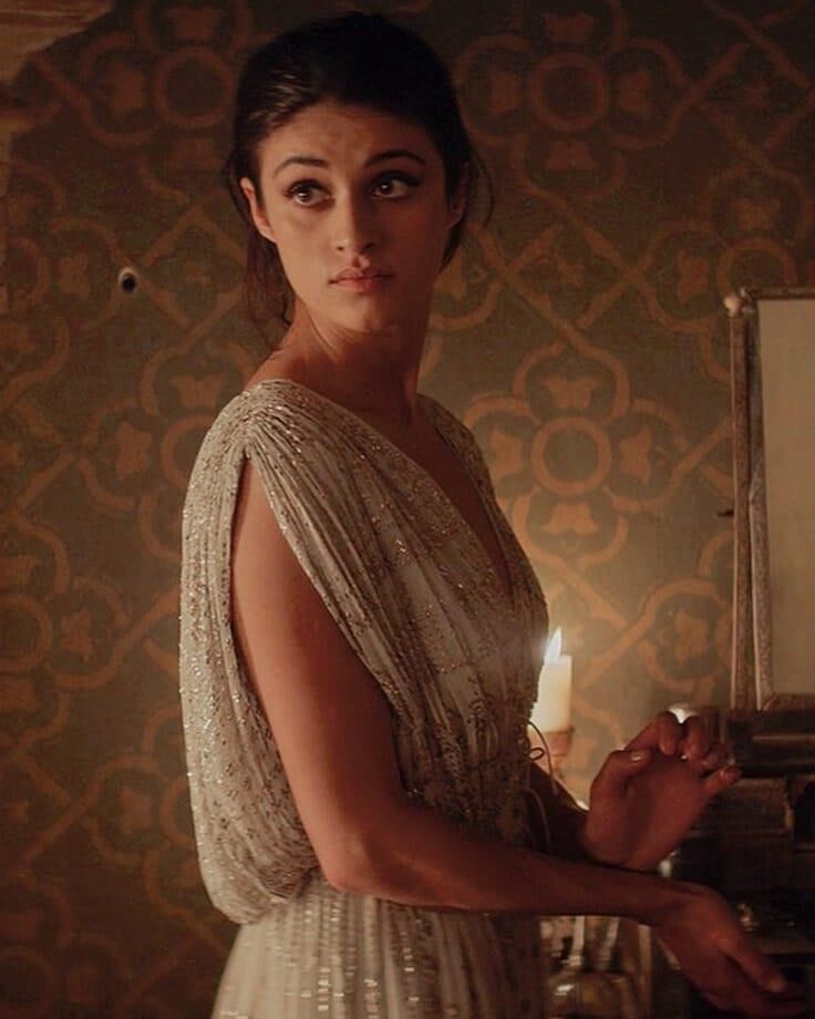 Anya Chalotra 
