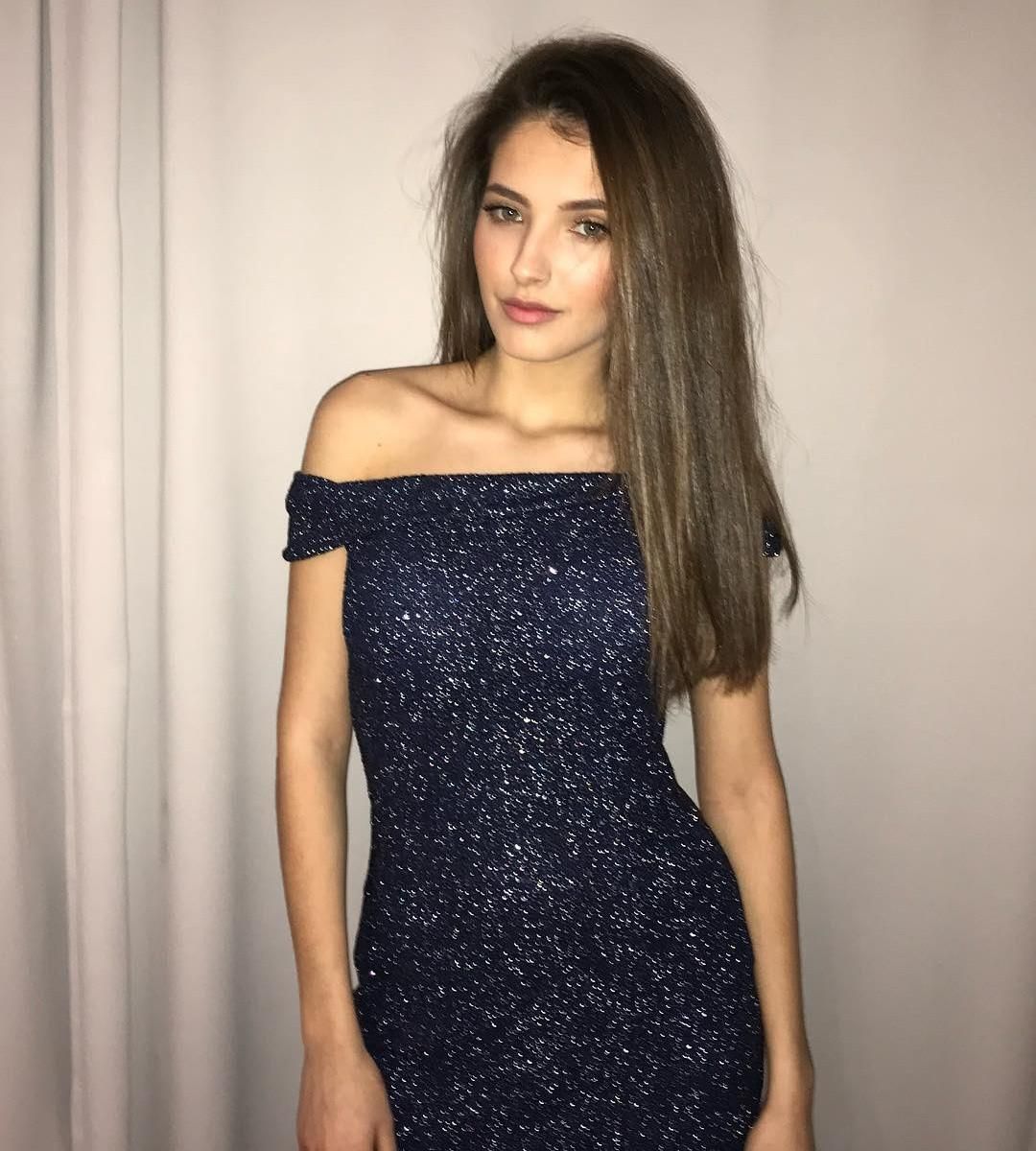 Sara Sandeva ()