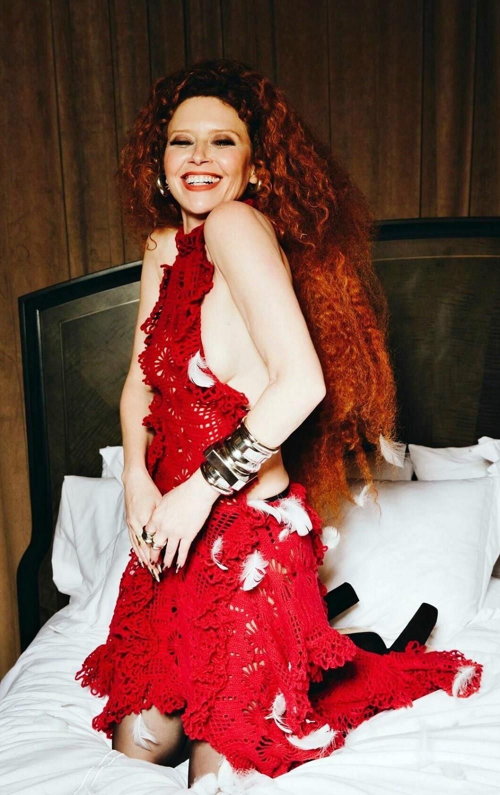 Celebrity Side Boob 