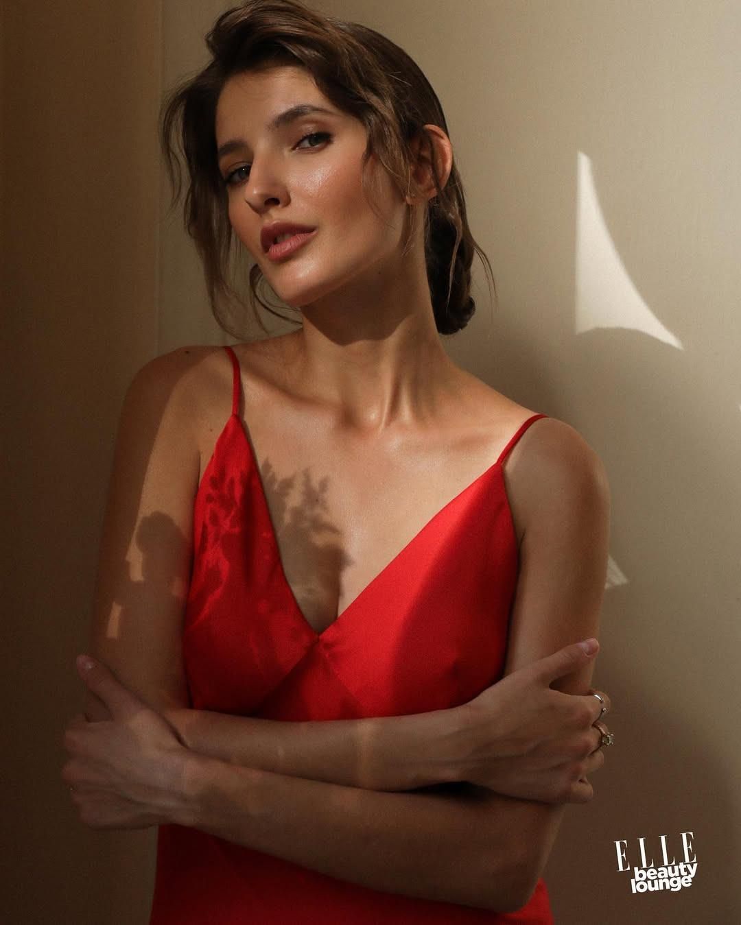 Sara Sandeva ()