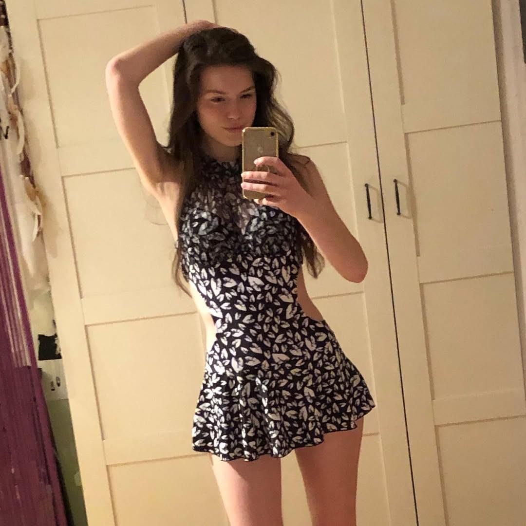 Sara Korbelova ()