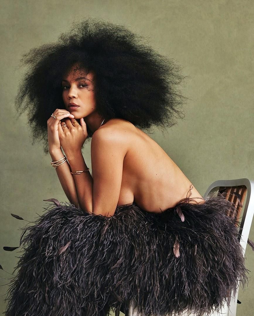 Celebrity Side Boob 