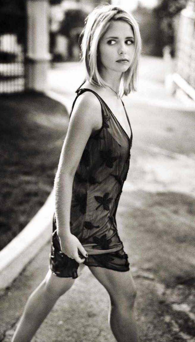 Sarah Michelle Gellar Hot Rolling Stone Photoshoot