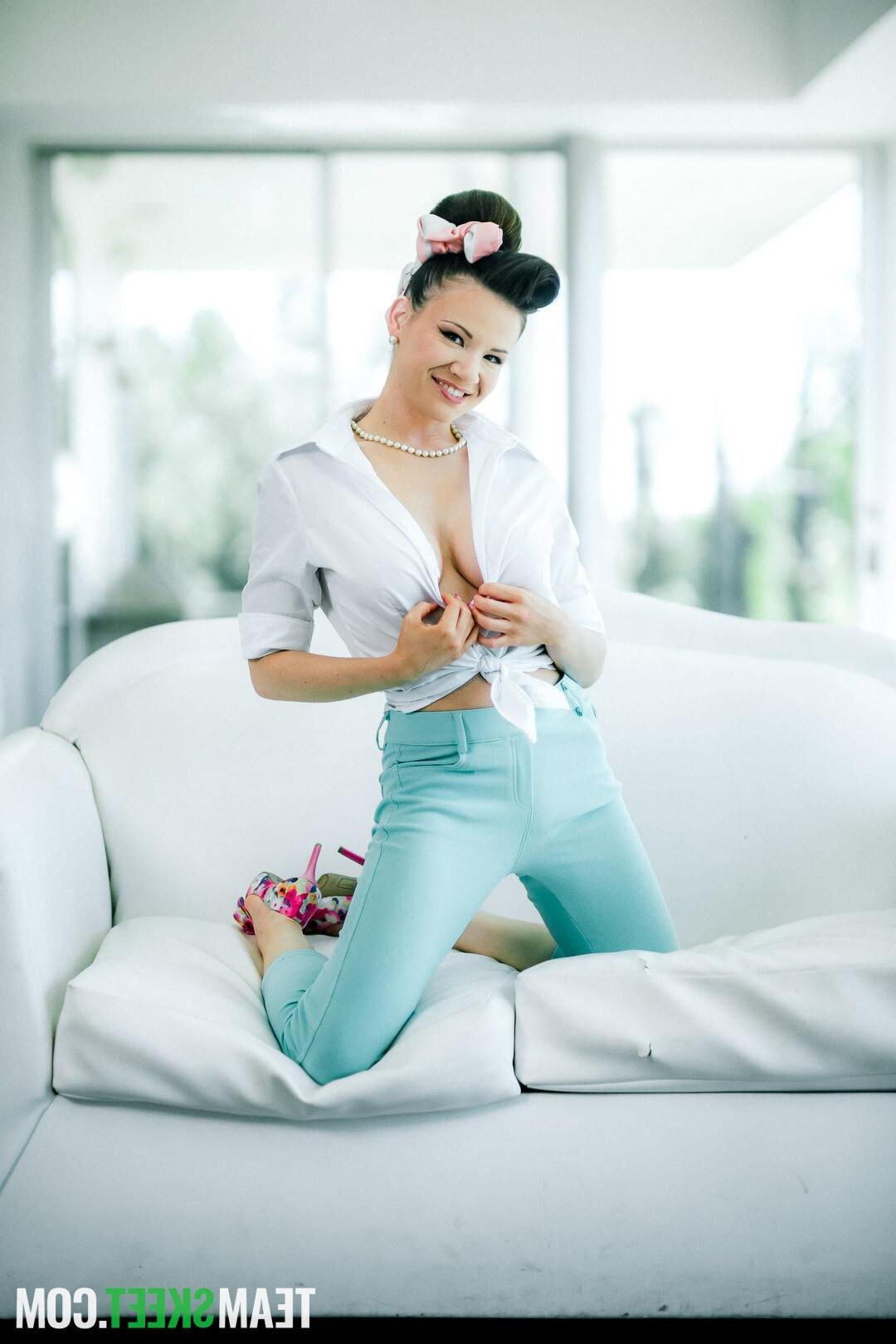 Alison Rey Yo Concept、TradWife