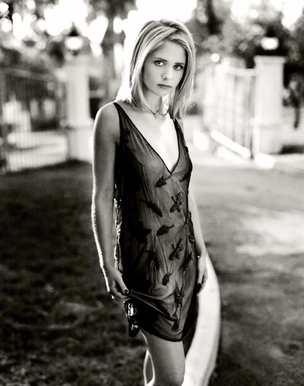 Sarah Michelle Gellar Hot Rolling Stone Photoshoot