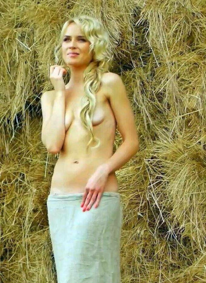 Celebs Hiding Tits 