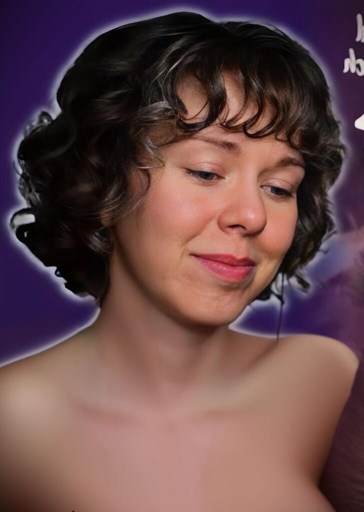 La vocalista Bethany Hickman trabajando con tuberías