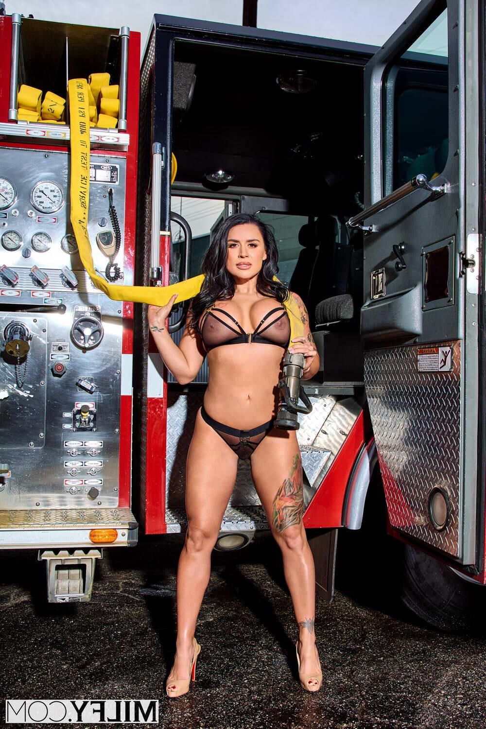 Eva Angelina Yes Chief