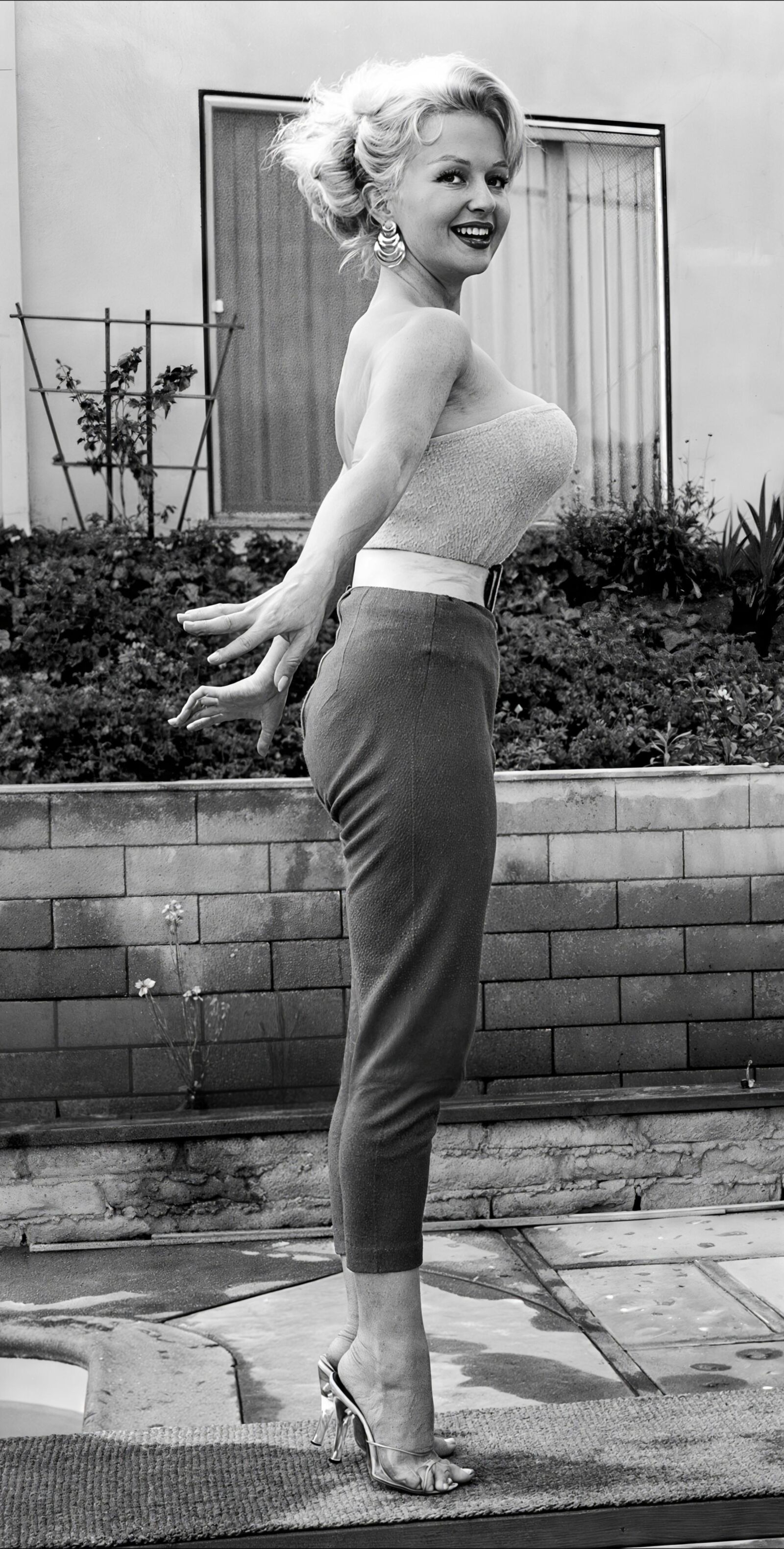 La actriz vintage Greta Thyssen en Hyper Resolution