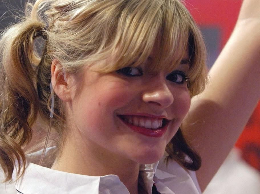 Uniforme escolar de Holly Willougby